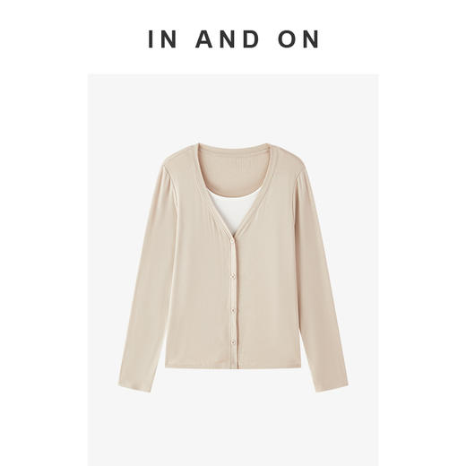 IN AND ON 2024新款 素语  醋酸绵羊毛撞白针织上衣54219 商品图1