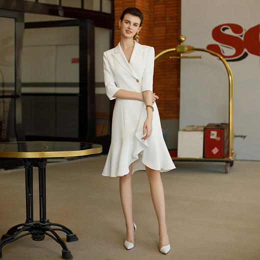 IWY/设计感不规则荷叶边连衣裙女春夏白色职业西装裙主持人上镜正装Q1052 商品图2