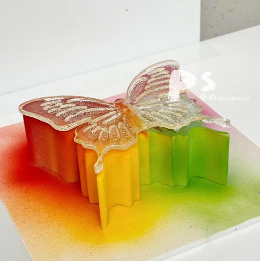 蝴蝶（异形蛋糕模具标注6英寸，实物目测5寸）上层为珊瑚糖搭配小锤子可敲碎，敲碎比较锋利，食用需要注意） 商品图2