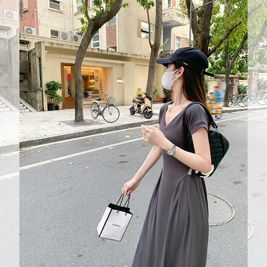 <曾小咸推荐> 【自带气质感】灰色连衣裙 商品图3