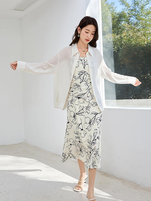 【专属特价】熙世界法式度假风吊带连衣裙女夏新款抽象花卉印花气质雪纺裙子 商品图3