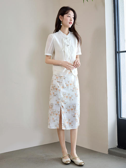 【专属特价】熙世界新中式国风套装女夏白色盘扣衬衫水墨碎花半身裙子两件套 商品图4