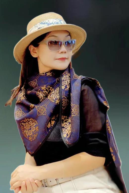 优品堂【遗韵高致】非遗工艺香云纱薯莨宋锦110方巾 商品图0