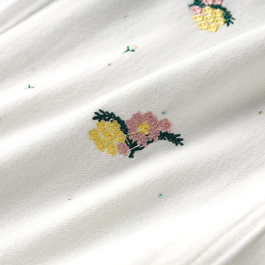 气质百搭，繁花烫钻刺绣小个子高腰牛仔裤WLZD-2413310 商品图3