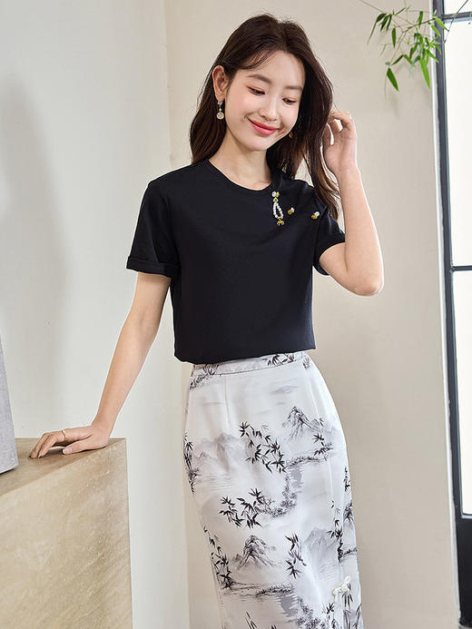 【专属特价】熙世界玉石吊坠新中式短袖T恤女2025夏新款圆领显瘦轻国风上衣 商品图2