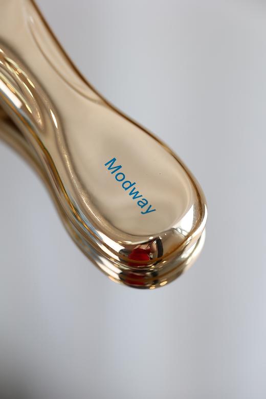 出口海外爆款❗️ 日本宙斯同厂秘密出品👉【MODWAY干湿两用按摩梳】宙斯一把四位数💰 一把️拥有专利的按摩梳👩近500根齿梳采用进口原料 ✅有效刺激毛囊生长头发丨干湿两用❗️可以洗头时做按摩 商品图3