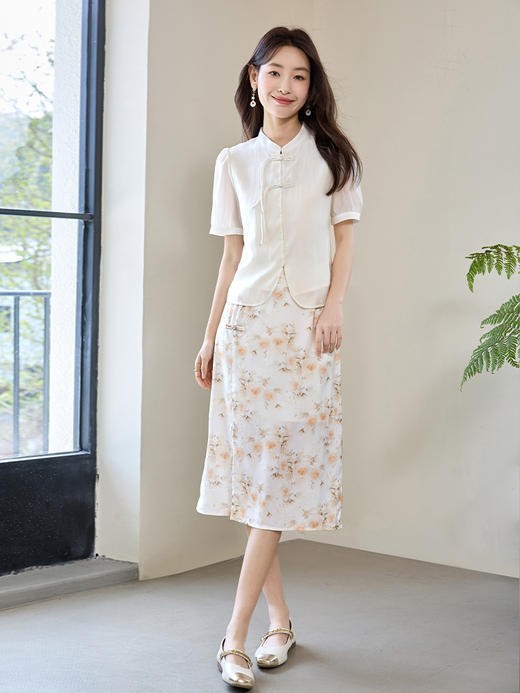 【专属特价】熙世界新中式国风套装女夏白色盘扣衬衫水墨碎花半身裙子两件套 商品图2