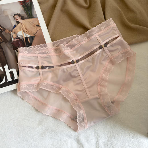 【收腹提臀 尽显性感！】柔软、透气、舒适，穿一件抵三件！蕾丝拼接性感中腰包臀女士三角裤，立体包裹，舒适翘醫，让你享受零拘束感。少女内裤，半透明的网纱更是性感诱人！ 商品图7
