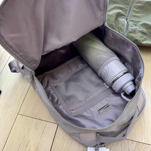 新色！lu家蕞实用双肩包书包！2款容量可选丨大号有独立15寸电脑仓！表面肌理感+真空环氧电镀logo五金！质感无敌❗ 日本ykk拉头+品牌特定拉尾，随意对比！内附水壶兜！健身徒步一包搞定！ 商品图12