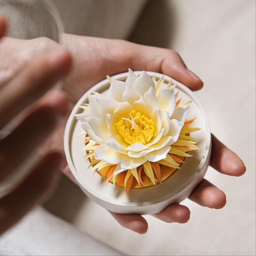 呈白	昙花今夜开非遗瓷花香薰礼盒 商品图0