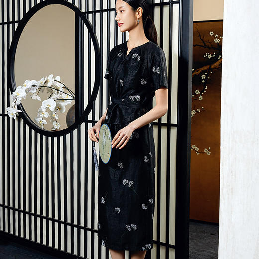 玳莎斜襟式香云纱连衣裙2024夏季新款V领新中式假两件收腰中长裙  EB35101 商品图1