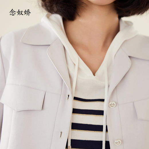 【商场同款】CNJ4475 “ 落落大方外套 ” 截短衣长 拉长下身比例 精神又减龄  复古翻领设计 端庄稳重 高密度纱织面料细腻有型 商品图2