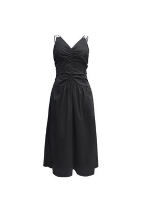 黑色V领褶皱显瘦吊带连衣裙