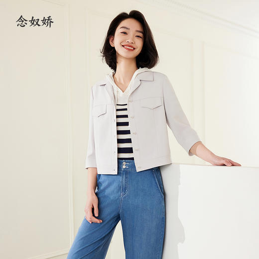 【商场同款】CNJ4475 “ 落落大方外套 ” 截短衣长 拉长下身比例 精神又减龄  复古翻领设计 端庄稳重 高密度纱织面料细腻有型 商品图1