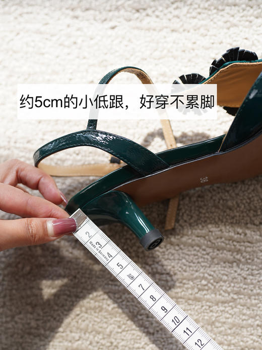 优雅时髦小尖头猫跟鞋 双色漆牛皮鞋面；里垫 牛皮柔软舒服不磨脚 复古气质摩登，5cm跟高上脚舒适不累脚 通勤出游春夏秋三季可穿 商品图6