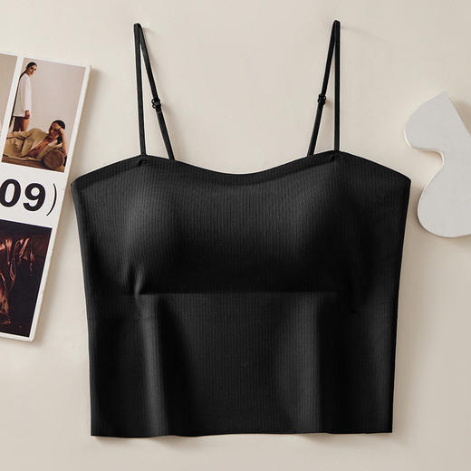 【天生丽质，自带杯垫】冰丝内搭，透气舒适！细肩带免穿，美背无迹。上托防垂，立挺有型。不跑杯高弹肩带，贴合肩部。圆润胸型，一字美背。随意机洗，夏季必备！ 商品图9