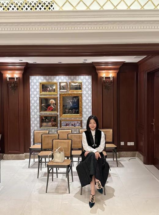 优雅时髦小尖头猫跟鞋 双色漆牛皮鞋面；里垫 牛皮柔软舒服不磨脚 复古气质摩登，5cm跟高上脚舒适不累脚 通勤出游春夏秋三季可穿 商品图13