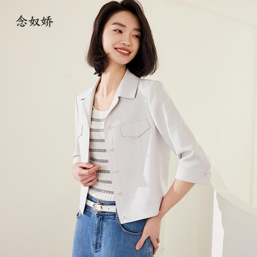 【商场同款】CNJ4475 “ 落落大方外套 ” 截短衣长 拉长下身比例 精神又减龄  复古翻领设计 端庄稳重 高密度纱织面料细腻有型 商品图4