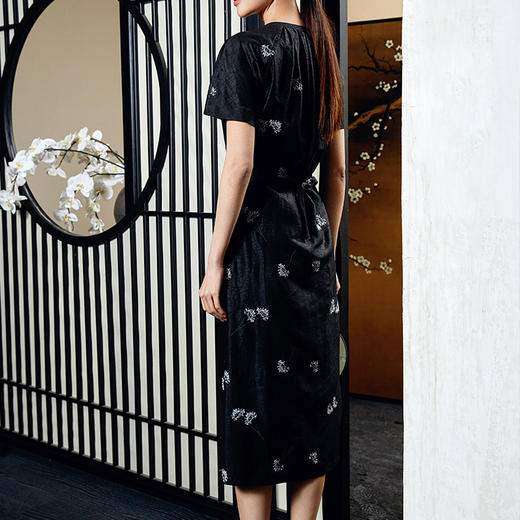 玳莎斜襟式香云纱连衣裙2024夏季新款V领新中式假两件收腰中长裙  EB35101 商品图3