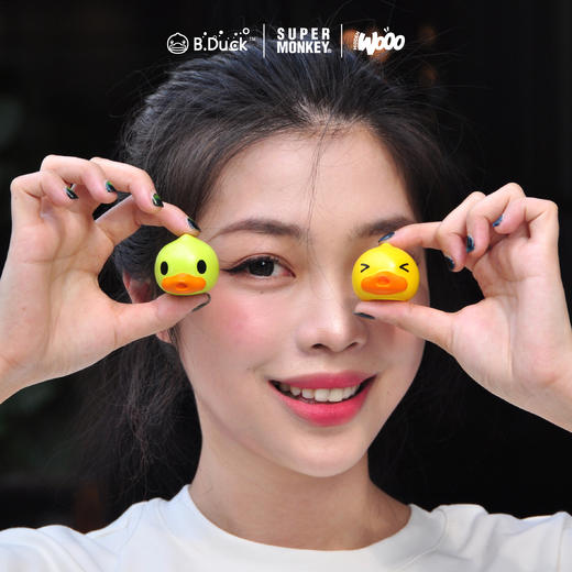 B.Duck小黄鸭 x 超级猩猩 x HIDDEN WOOO 三方联名系列 举高高 限量潮玩吊卡 商品图3