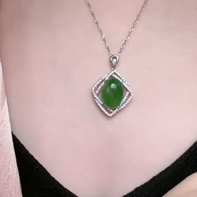 碧玉吊坠约17*18mm