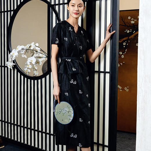 玳莎斜襟式香云纱连衣裙2024夏季新款V领新中式假两件收腰中长裙  EB35101 商品图0