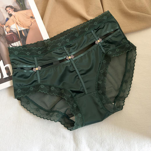 【收腹提臀 尽显性感！】柔软、透气、舒适，穿一件抵三件！蕾丝拼接性感中腰包臀女士三角裤，立体包裹，舒适翘醫，让你享受零拘束感。少女内裤，半透明的网纱更是性感诱人！ 商品图6