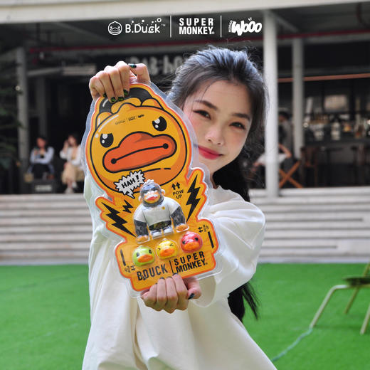 B.Duck小黄鸭 x 超级猩猩 x HIDDEN WOOO 三方联名系列 举高高 限量潮玩吊卡 商品图8
