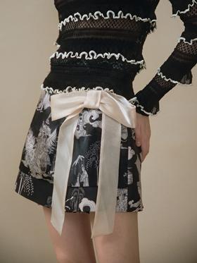 黑色洛神赋手绘印花飞边短裤