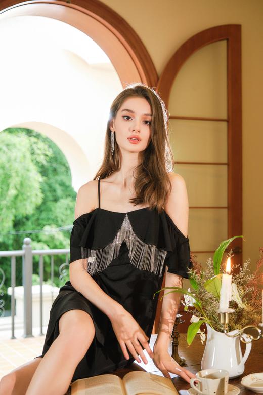 黑色进口醋酸吊带露肩修身鱼尾连衣裙 商品图1