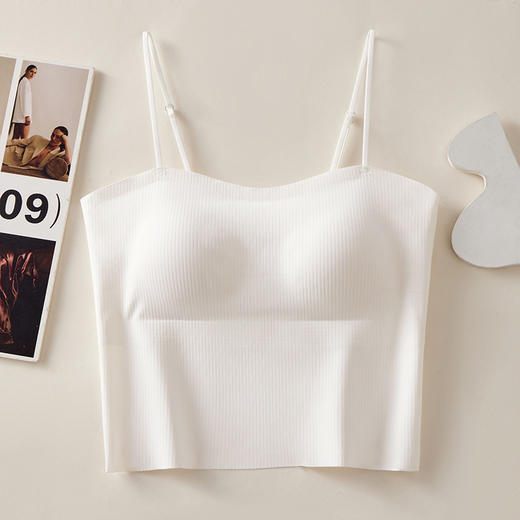 【天生丽质，自带杯垫】冰丝内搭，透气舒适！细肩带免穿，美背无迹。上托防垂，立挺有型。不跑杯高弹肩带，贴合肩部。圆润胸型，一字美背。随意机洗，夏季必备！ 商品图8