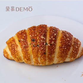 蒜香海盐牛角 | Garlic sea salt croissants