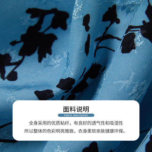 【商场同款】CJDJ404 “ 错落光影美人面连衣裙 ” 晴空一般的仙翎蓝色 搭配银丝提花和剪影花的错落点缀 感受光影美学 收腰V领 显瘦又实穿 蓝色V领连衣裙 商品图4