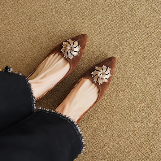 【预售5天】法式复古尖头浅口单鞋，翻皮优雅花朵高跟鞋YCJX-H-2886 商品图3