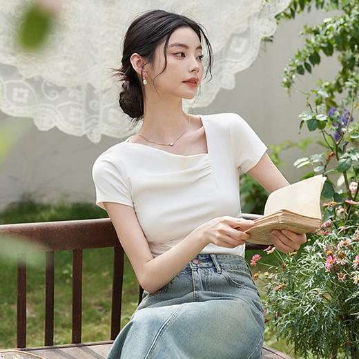 西遇法式慵懒修身短袖女夏季新款不规则斜领简约百搭纯白体恤D1640909/V0050553 商品图0