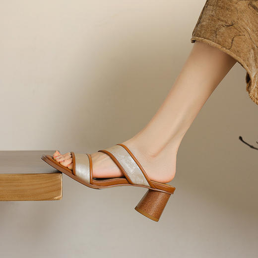 【预售5天】时尚简约，国风丝绸头层牛皮粗跟高跟凉拖DTN&A896-3 商品图1