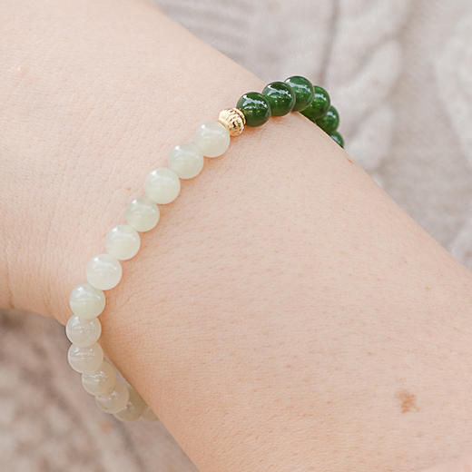 春常在和田玉手串 | 绿色白色珠珠子配饰手串佛珠珠子文玩手链男女手链中式。 商品图1