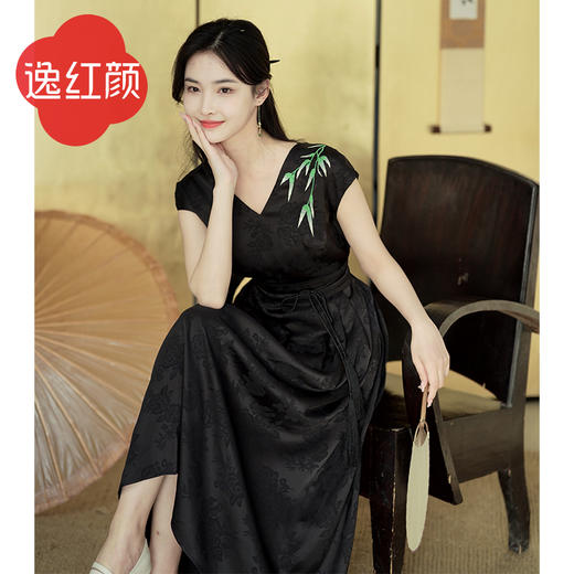 【多件多折】逸红颜竹灵2026年夏季新款黑色连衣裙女连肩袖提花缎新中式改良 商品图0