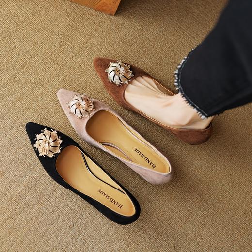 【预售5天】法式复古尖头浅口单鞋，翻皮优雅花朵高跟鞋YCJX-H-2886 商品图1