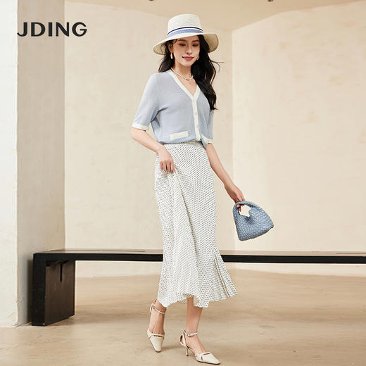 【商场同款】CJSJ408 “ 欧普动感波点半裙 ”  基础黑白配色 可平衡其他单品的色彩 所搭配没有局限  高密度麻纱雪纺面料透气干爽 抖垂灵动 商品图5