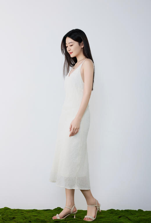 唯美柔光鱼尾吊带裙 商品图3