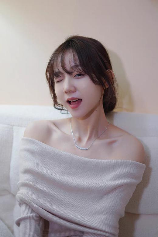 Ap*月亮微笑项链，真的超级闪~ 商品图1