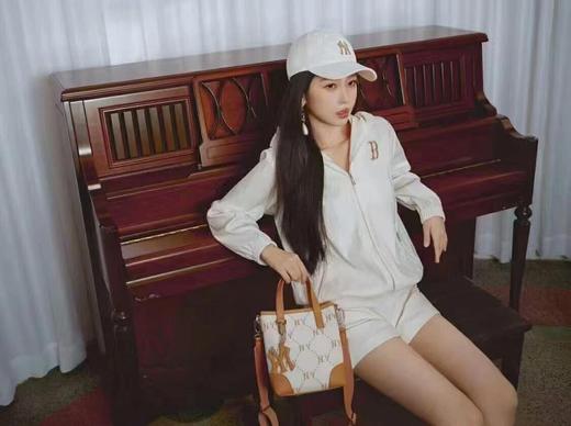 【专属】时髦又百搭的复古老花斜挎手提包！高级感爆棚！不管拥你有多少款包 看到它还是会忍不住入手！可手提/可斜挎，适合早春打工人日常/通勤/逛街/约会/逛街背 商品图13