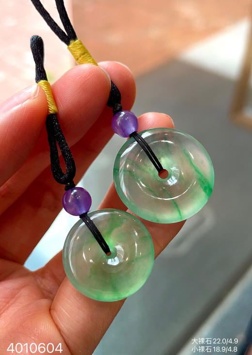 4010604，飘翠平安扣裸石。具体价格微信咨询 商品图0