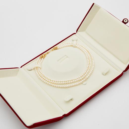 Pearl moments 维多利亚宫廷风 经典珍珠系列3号天然淡水珍珠 奢华三层链+心动时刻珍珠戒指（该商品不支持用券） 商品图9