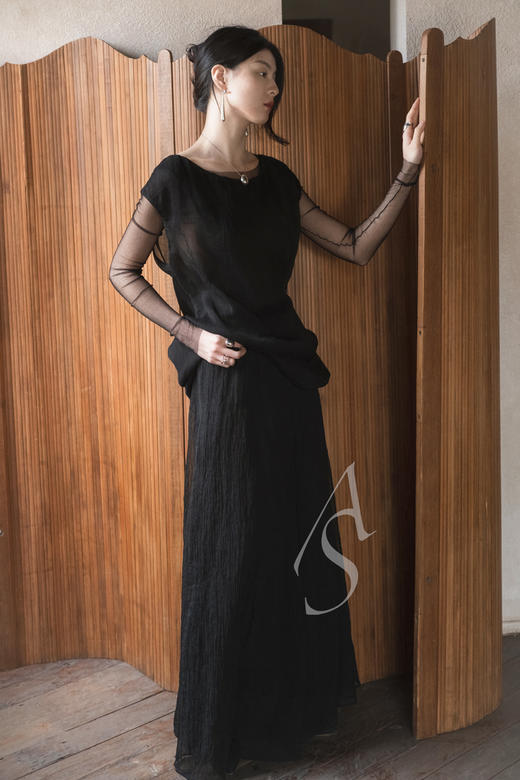 Ruohan  黑色压皱荡领背心 商品图2