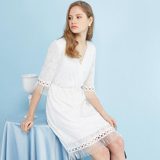 欧芮儿欧芮儿 2018夏收腰镂空流苏V领白色蕾丝连衣裙女中长款 商品图1