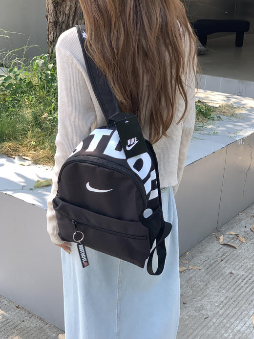 年龄无边界 勾子热门字母亲子小奶包双肩包 商品图10