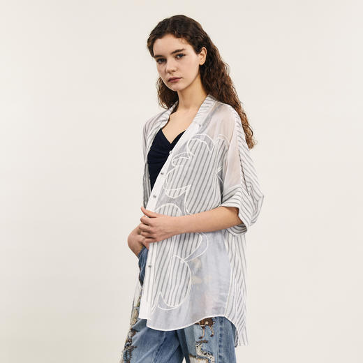 谜底大廓形衬衫分袖女2024夏季新品复古条纹慵懒风衬衣242MC0649 商品图1