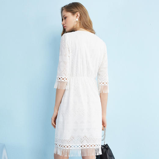 欧芮儿欧芮儿 2018夏收腰镂空流苏V领白色蕾丝连衣裙女中长款 商品图2